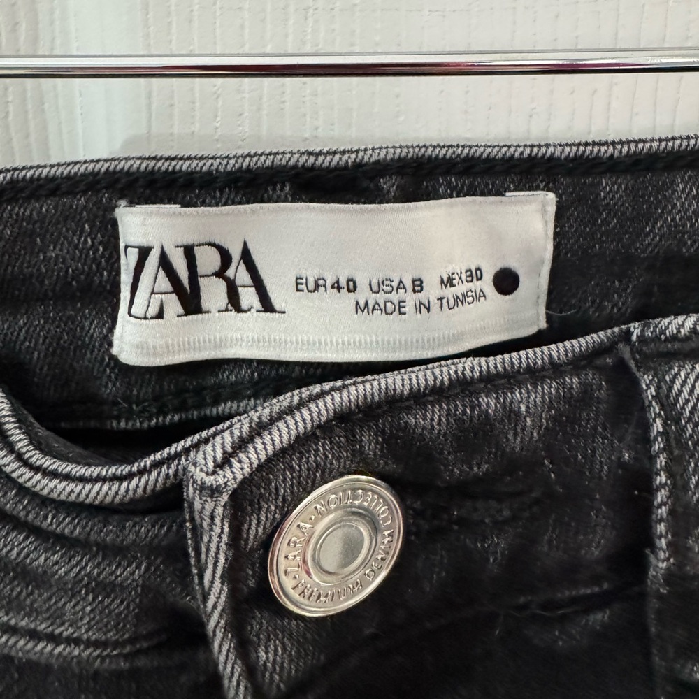 Zara High Waist Cropped Kick Flare Black Jeans Sz 8 Raw Hem 👖🖤 - Picture 7 of 8